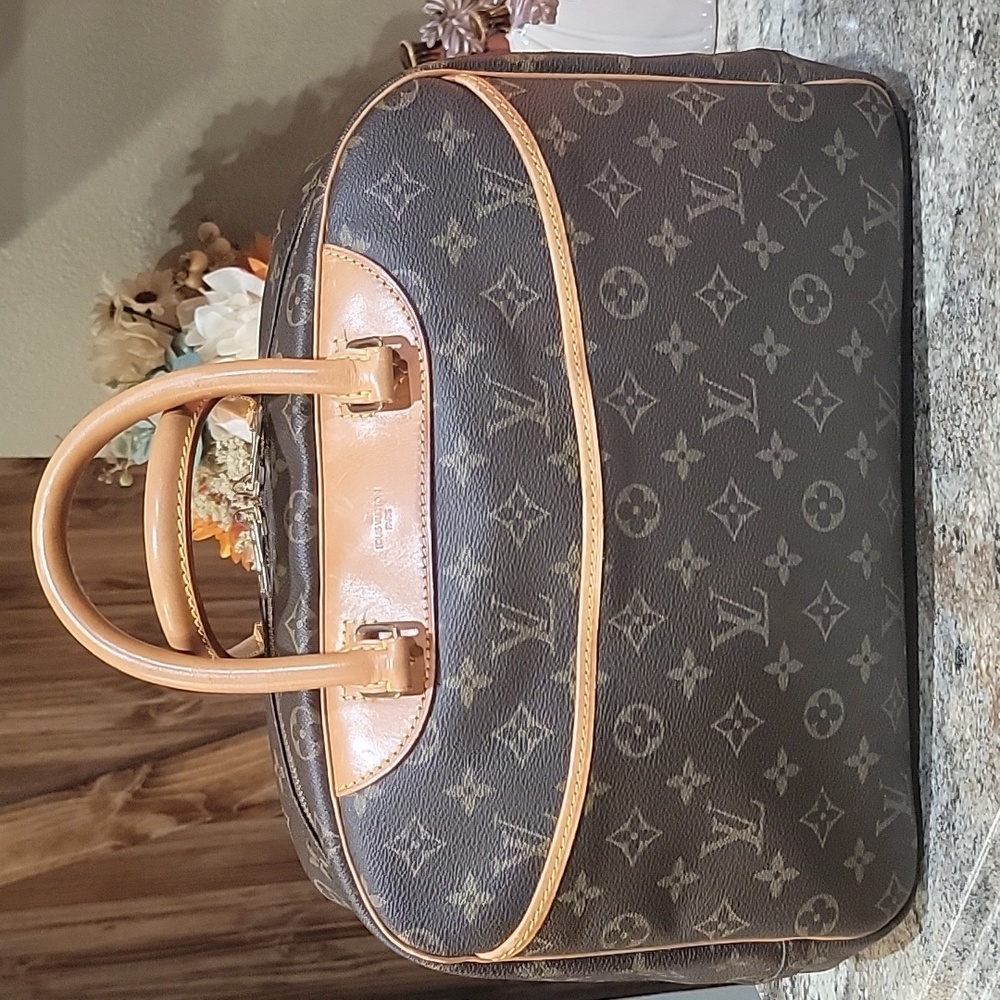 Louis Vuitton Monogram Deauville Boston Travel Hand Bag